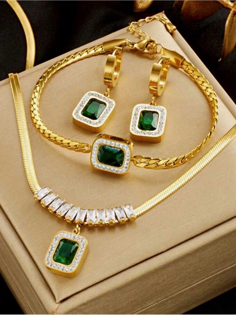 Gold Plated Women’s Jewelry Set with Green Gemstones